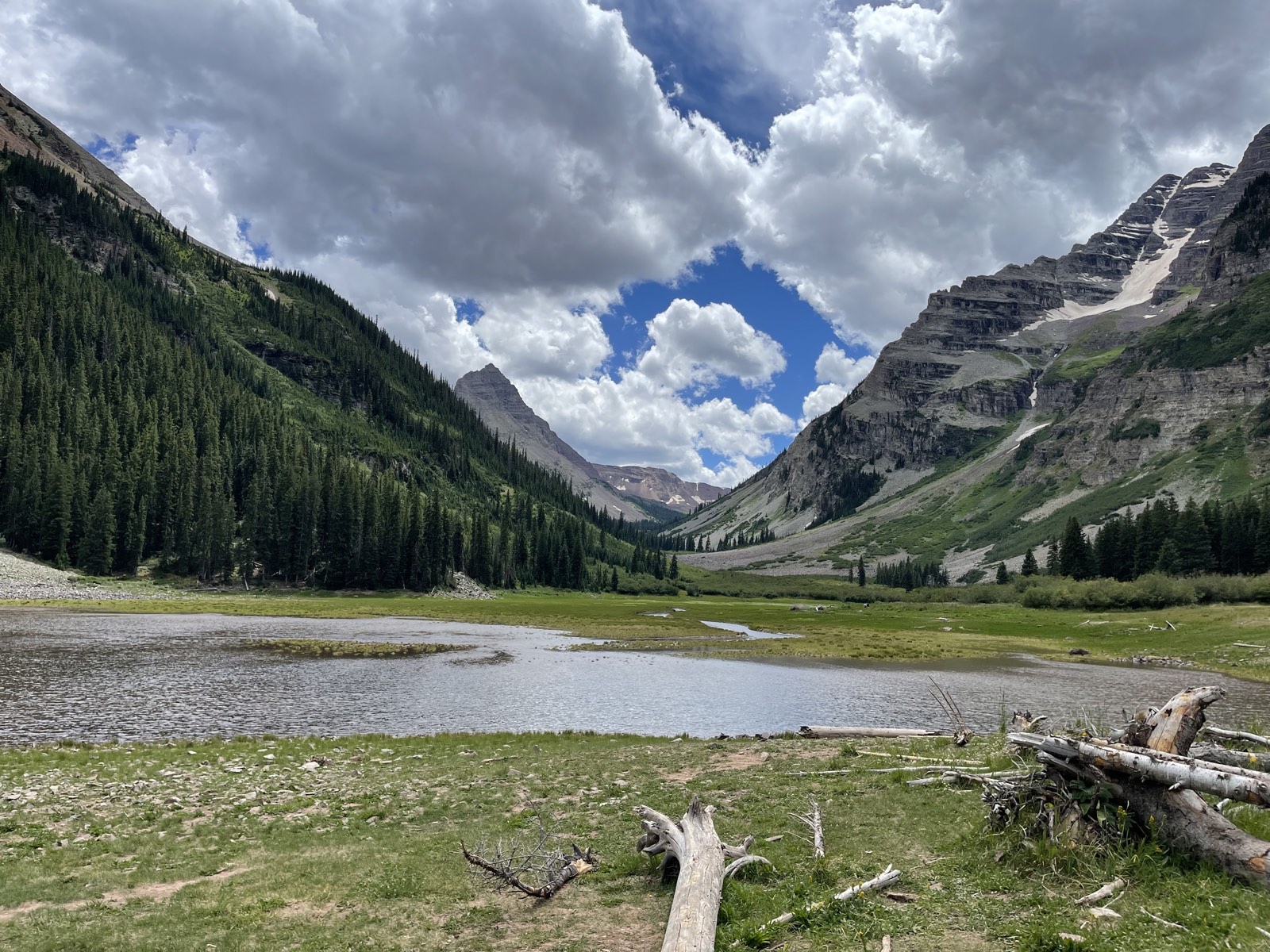 The trail leading toward Crater Lake