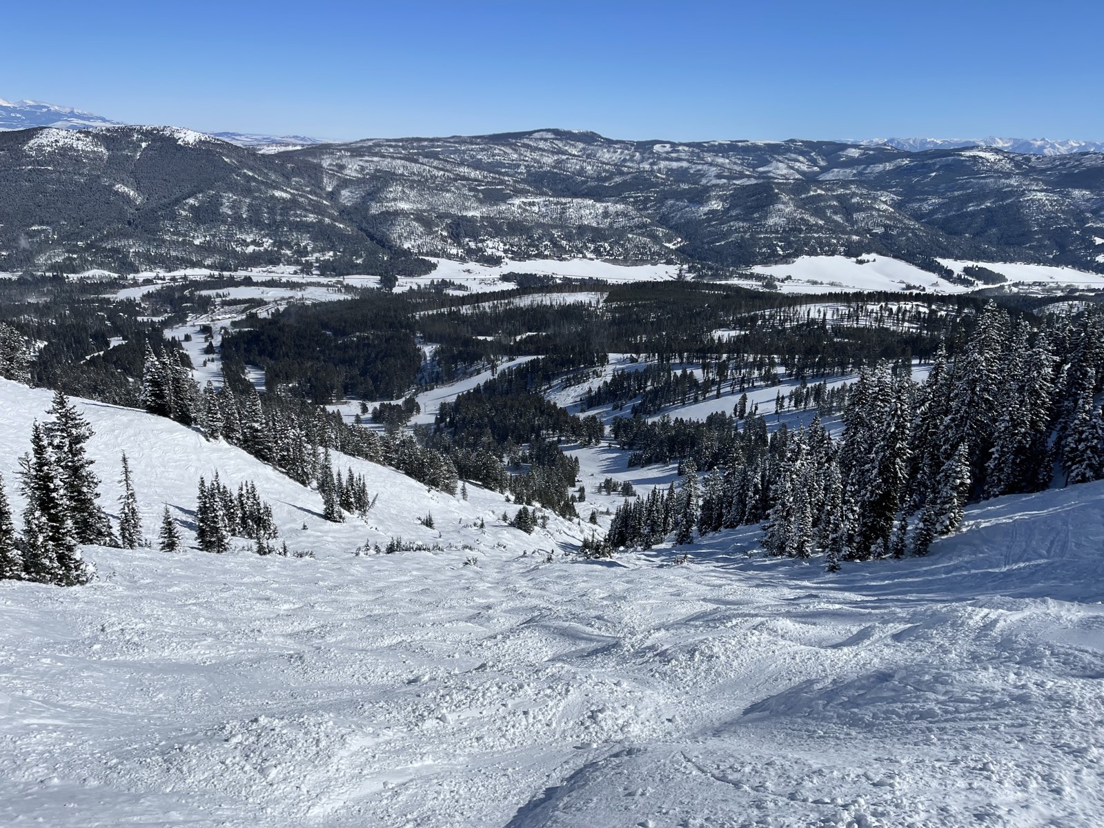 The snow-filled gulch known as Avalanche Gulch