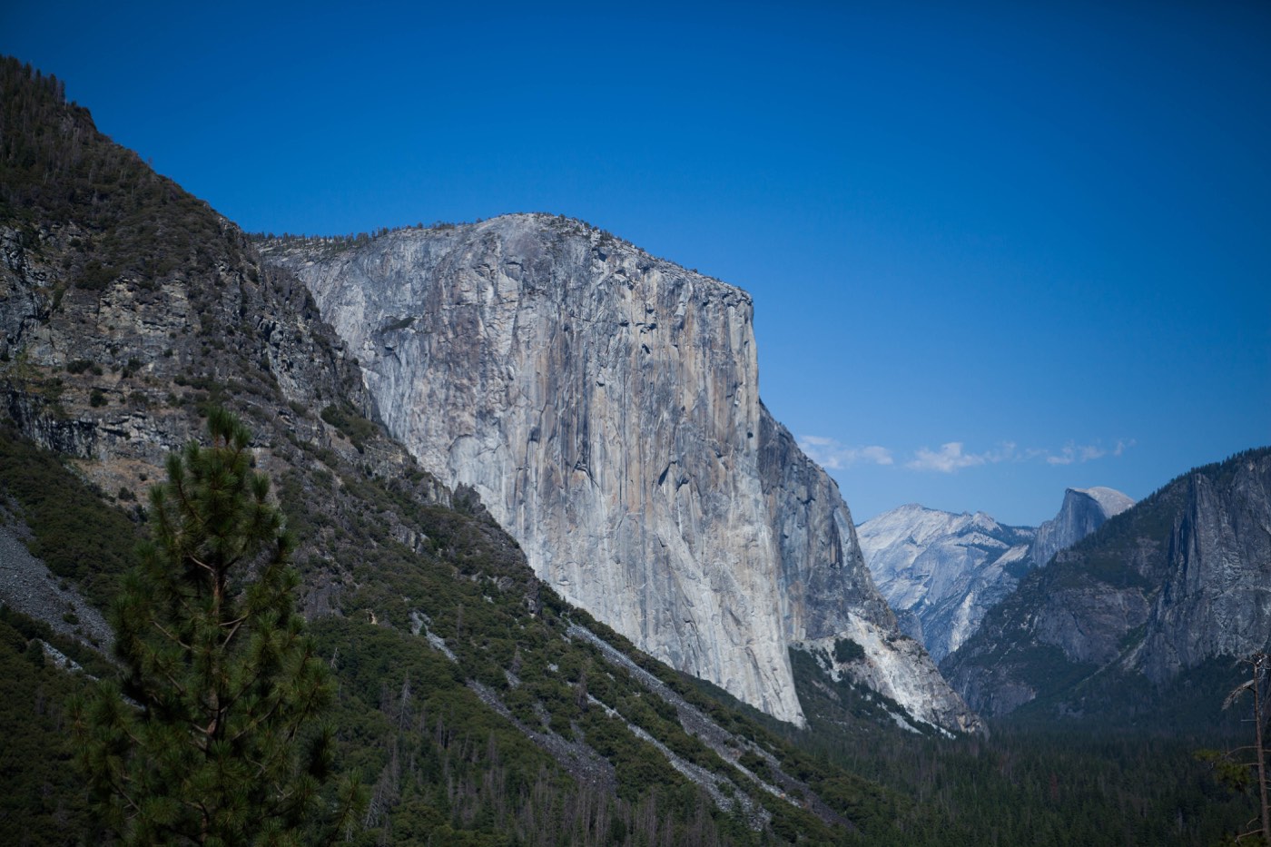El Capitan and Half Dome seen from Tunnel View in Yosemite Valley